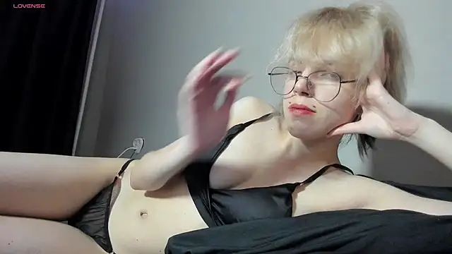 Snapshot of _Rene_Yolker_ chatting on July 2026 05:20:01 PM Rene Yolker online show from July 2026 05:20:01 PM