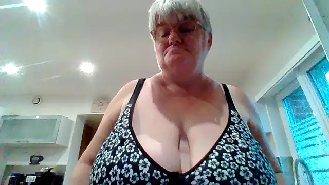 Snapshot of coquinesensuel chatting on August 2026 07:27:01 PM coquinesensuel online show from August 2026 07:27:01 PM