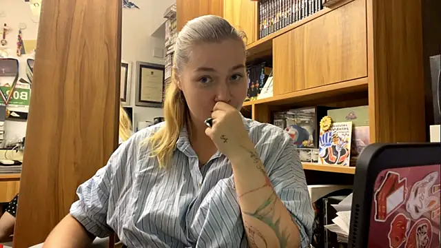 Snapshot of MamieVanderhurst chatting on June 2026 12:09:02 PM MamieVanderhurst online show from June 2026 12:09:02 PM