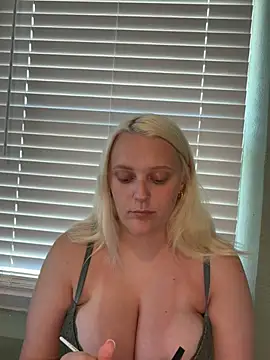 Blondebarbie21 online show from June 2026 07:42:01 PM