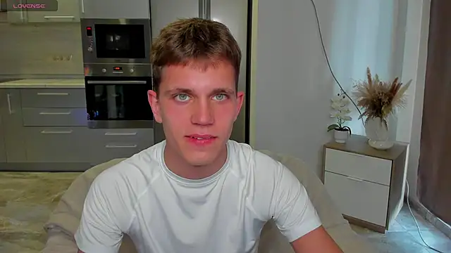 m0neyken online show from August 2026 02:15:01 AM