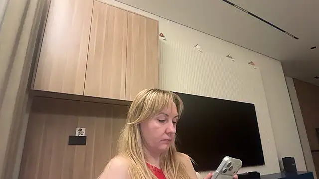 Snapshot of Dorielle chatting on June 2026 06:01:02 PM Dorielle online show from June 2026 06:01:02 PM