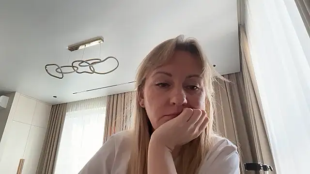 Snapshot of Dorielle chatting on July 2026 12:33:01 PM Dorielle online show from July 2026 12:33:01 PM