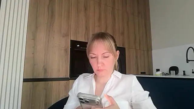 Snapshot of Dorielle chatting on July 2026 02:46:01 PM Dorielle online show from July 2026 02:46:01 PM
