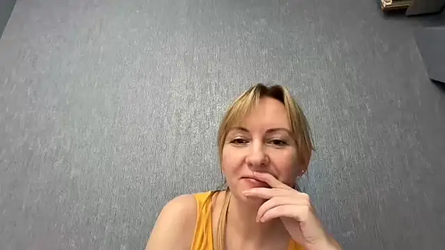Snapshot of Dorielle chatting on July 2026 06:54:01 PM Dorielle online show from July 2026 06:54:01 PM
