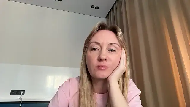Snapshot of Dorielle chatting on July 2026 01:39:02 PM Dorielle online show from July 2026 01:39:02 PM