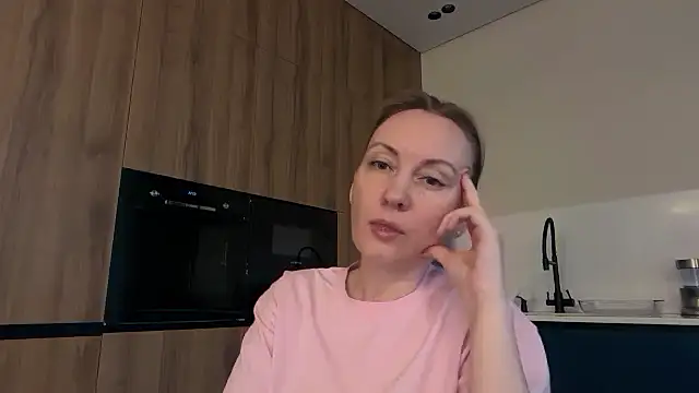 Snapshot of Dorielle chatting on July 2026 03:05:01 PM Dorielle online show from July 2026 03:05:01 PM