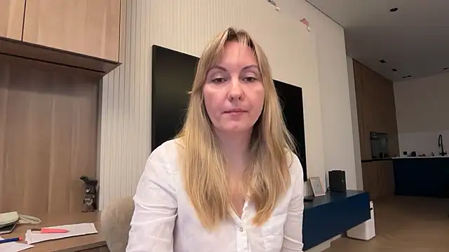 Snapshot of Dorielle chatting on July 2026 03:03:01 PM Dorielle online show from July 2026 03:03:01 PM
