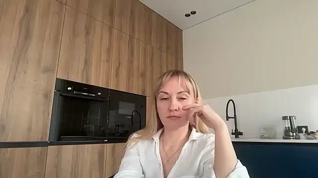 Snapshot of Dorielle chatting on July 2026 01:53:02 PM Dorielle online show from July 2026 01:53:02 PM