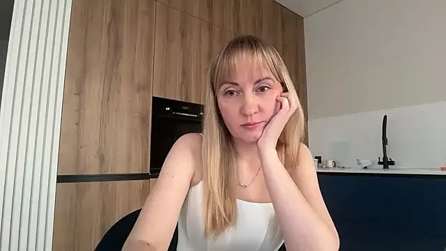 Snapshot of Dorielle chatting on July 2026 02:15:01 PM Dorielle online show from July 2026 02:15:01 PM