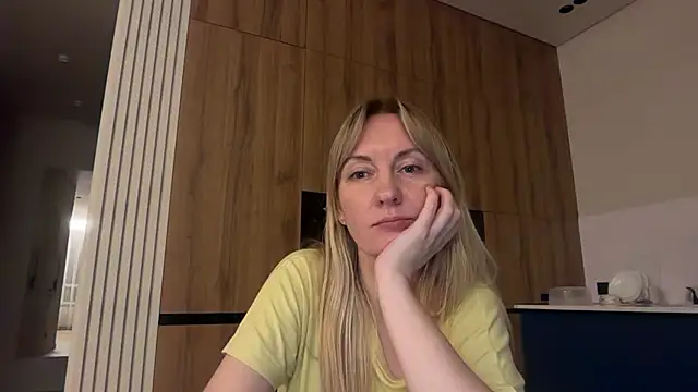 Snapshot of Dorielle chatting on July 2026 07:13:02 PM Dorielle online show from July 2026 07:13:02 PM