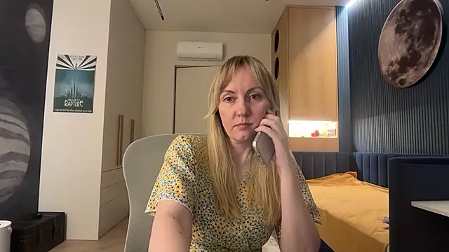 Snapshot of Dorielle chatting on August 2026 03:55:01 PM Dorielle online show from August 2026 03:55:01 PM