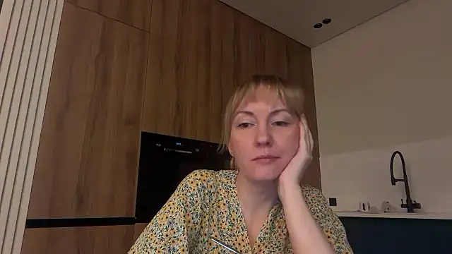 Snapshot of Dorielle chatting on August 2026 04:00:02 PM Dorielle online show from August 2026 04:00:02 PM