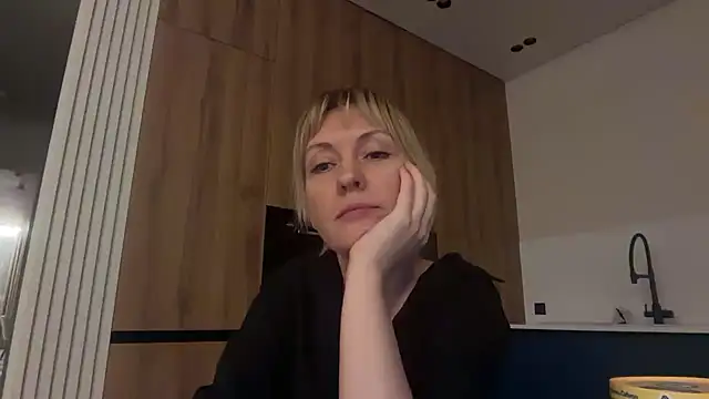 Snapshot of Dorielle chatting on August 2026 04:09:01 PM Dorielle online show from August 2026 04:09:01 PM
