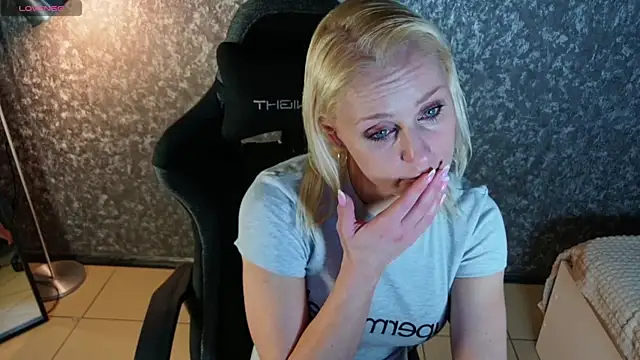 AlexiaWonder online show from August 2026 04:56:02 PM