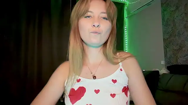 Luna Kissss online show from July 2026 07:31:01 PM