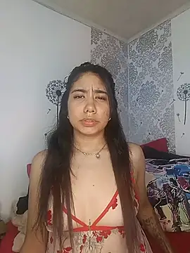Snapshot of AylinLove_ chatting on June 2026 01:28:01 AM AylinLove online show from June 2026 01:28:01 AM