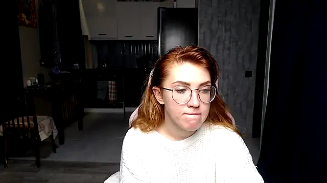 Reginasmilee online show from October 2025 01:01:01 PM