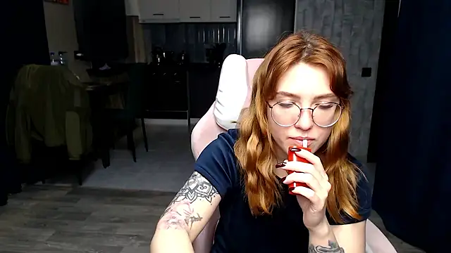 Reginasmilee online show from November 2025 01:16:01 AM