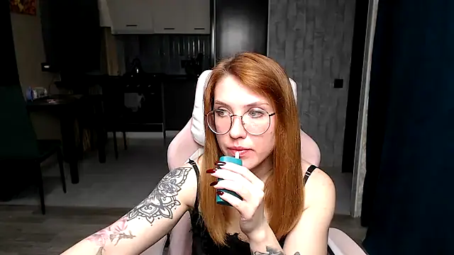 Reginasmilee online show from November 2025 01:55:01 PM