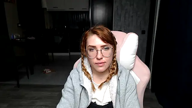 Reginasmilee online show from November 2025 02:01:01 AM