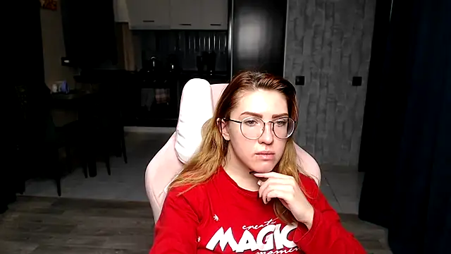 Reginasmilee online show from November 2025 01:42:01 AM