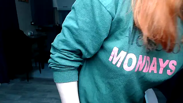 Reginasmilee online show from December 2025 12:29:01 AM