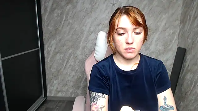 Reginasmilee online show from March 2026 05:43:01 PM