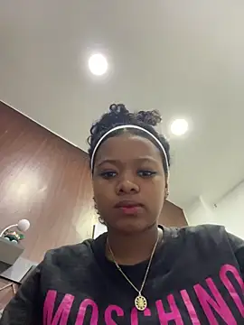 Isa Giraldo1 online show from June 2026 10:41:01 PM