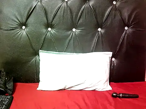 Snapshot of Submissivebitchxxx chatting on June 2026 05:17:02 PM Submissivebitchxxx online show from June 2026 05:17:02 PM