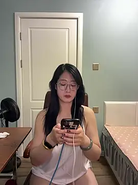 weiwei103 online show from June 2026 02:32:02 PM