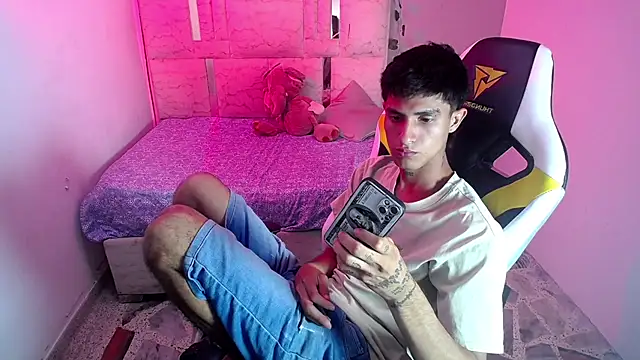AUSTIN BOYY online show from June 2026 09:41:02 PM