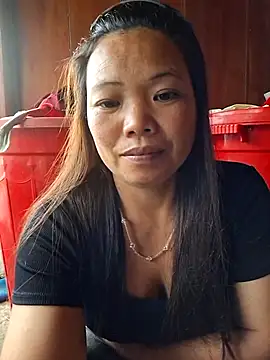 Snapshot of Bini-ll chatting on June 2026 04:19:02 AM Bini-ll online show from June 2026 04:19:02 AM