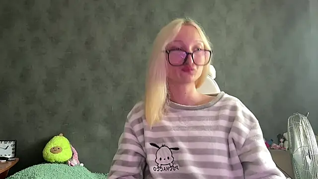 Snapshot of smeet_mary chatting on July 2026 04:15:01 AM smeet mary online show from July 2026 04:15:01 AM