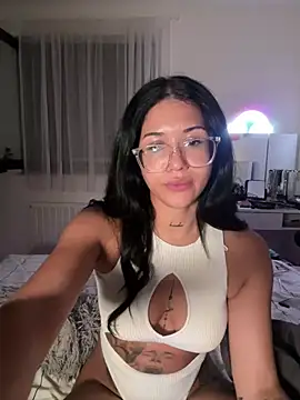Snapshot of littlelatina chatting on July 2026 09:28:02 PM littlelatina online show from July 2026 09:28:02 PM