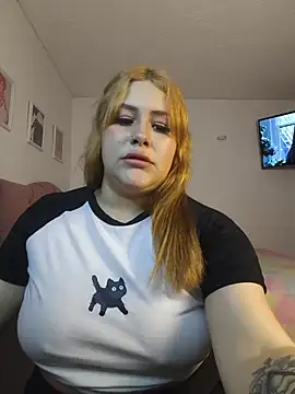 Snapshot of Kit_Cat chatting on July 2026 03:01:01 AM Kit Cat online show from July 2026 03:01:01 AM