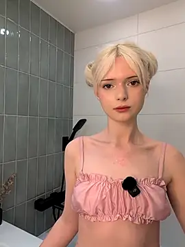 Snapshot of laure_mestler chatting on July 2026 02:41:02 PM laure mestler online show from July 2026 02:41:02 PM