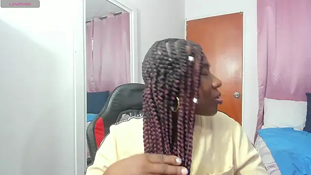 LupeAdams online show from April 2026 10:20:01 PM