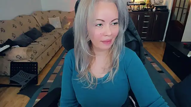 Snapshot of WhitneyLynn chatting on January 2025 04:29:01 AM WhitneyLynn online show from January 2025 04:29:01 AM