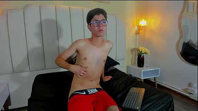 Phillip diaz online show from July 2026 11:32:01 PM