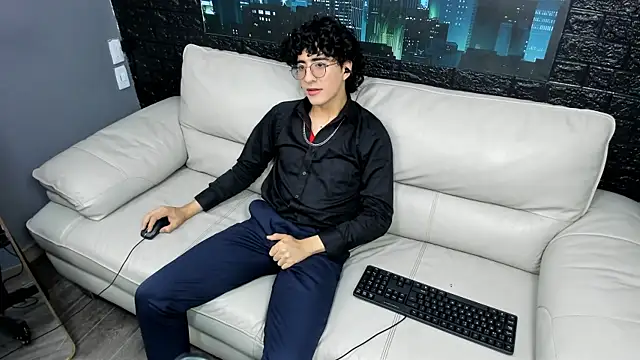 Snapshot of ElliotNoir chatting on July 2026 06:35:01 PM ElliotNoir online show from July 2026 06:35:01 PM