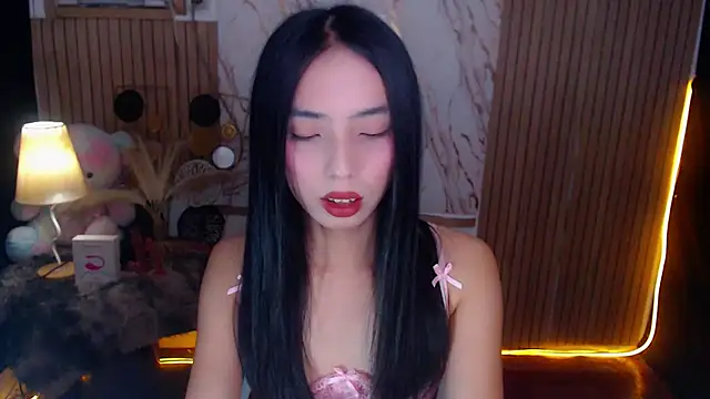 Snapshot of Trans_yvone chatting on July 2026 05:49:02 PM Trans yvone online show from July 2026 05:49:02 PM