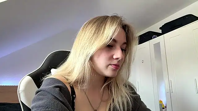 Snapshot of tutsiecutie chatting on July 2026 11:52:01 AM tutsiecutie online show from July 2026 11:52:01 AM