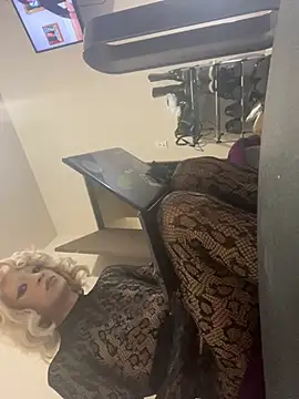 xtinasissy online show from August 2026 06:07:02 AM