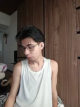 Nicolas moon online show from August 2026 06:10:01 PM