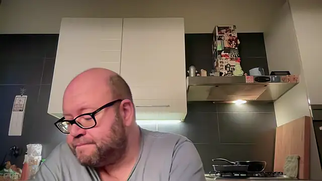 theitalianbear online show from February 2025 05:35:01 AM