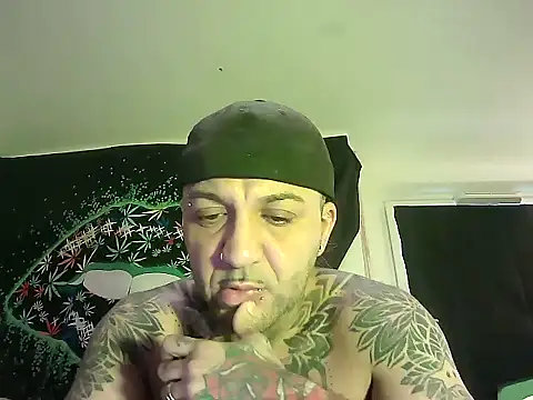 Snapshot of MagicStickBoy chatting on September 2025 11:10:01 AM MagicStickBoy online show from September 2025 11:10:01 AM