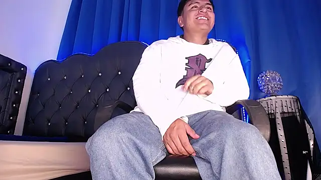 Snapshot of NoahBrowns_ chatting on July 2026 01:07:01 PM NoahBrowns online show from July 2026 01:07:01 PM