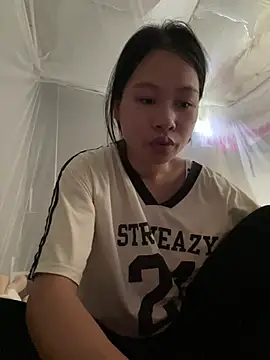 Snapshot of -vinoi- chatting on July 2026 08:03:01 AM -vinoi- online show from July 2026 08:03:01 AM
