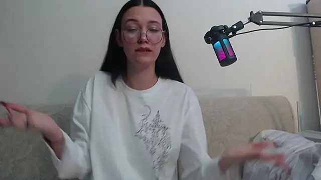 Snapshot of MargotGoldware chatting on August 2026 05:15:01 PM MargotGoldware online show from August 2026 05:15:01 PM